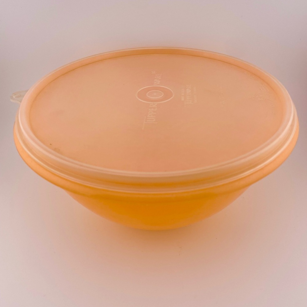 Round Peach Wonderlier Bowl With Lid, 236-14 by Tupperware